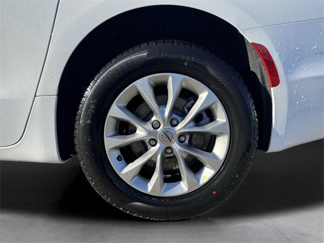 new 2025 Chrysler Pacifica car, priced at $44,291