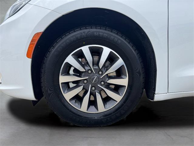 used 2023 Chrysler Pacifica Hybrid car, priced at $24,999