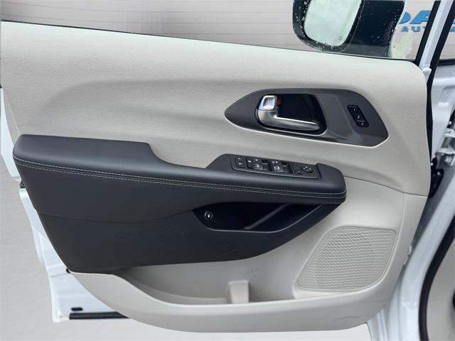 used 2023 Chrysler Pacifica Hybrid car, priced at $24,999