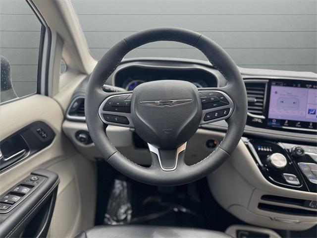 used 2023 Chrysler Pacifica Hybrid car, priced at $24,999