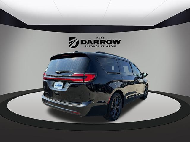 new 2024 Chrysler Pacifica car, priced at $47,026