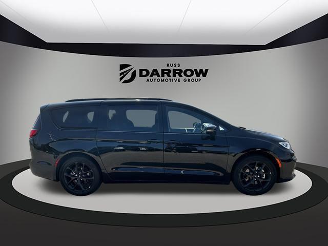 new 2024 Chrysler Pacifica car, priced at $47,026