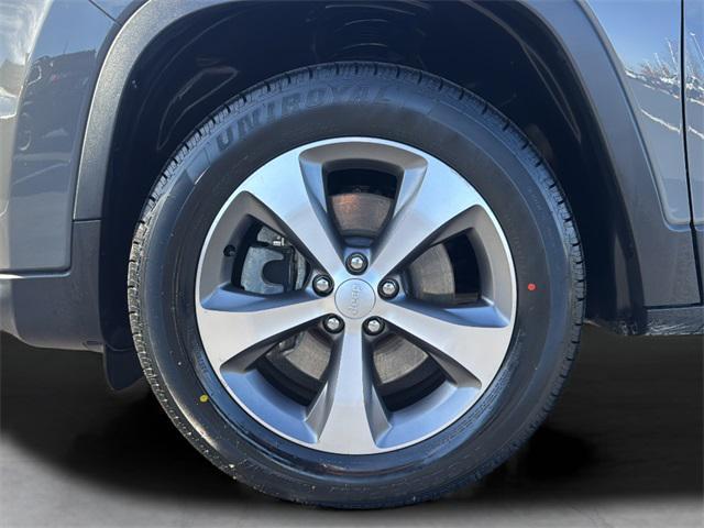 used 2022 Jeep Cherokee car, priced at $25,087