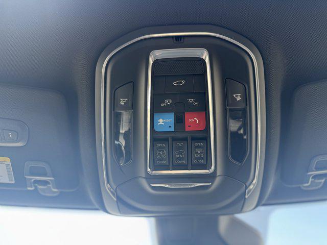 new 2025 Jeep Grand Cherokee car, priced at $45,757