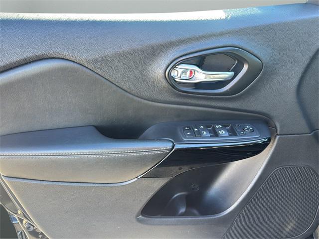 used 2023 Jeep Cherokee car, priced at $22,138