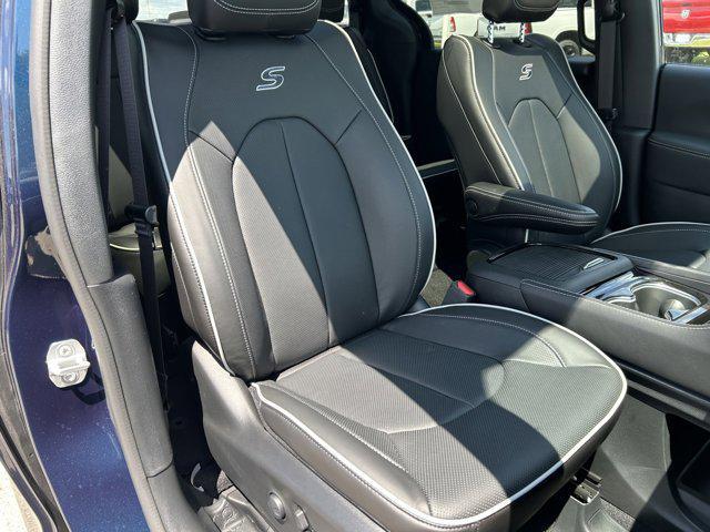 new 2024 Chrysler Pacifica car, priced at $48,548