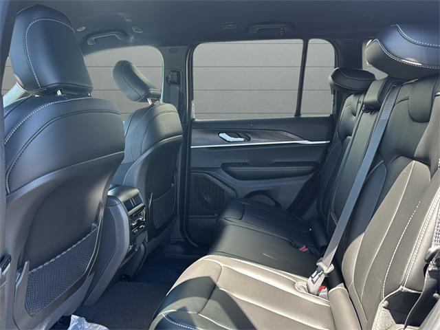 new 2025 Jeep Grand Cherokee car, priced at $47,495