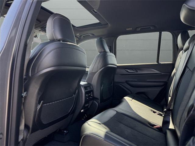 new 2025 Jeep Grand Cherokee car, priced at $41,668