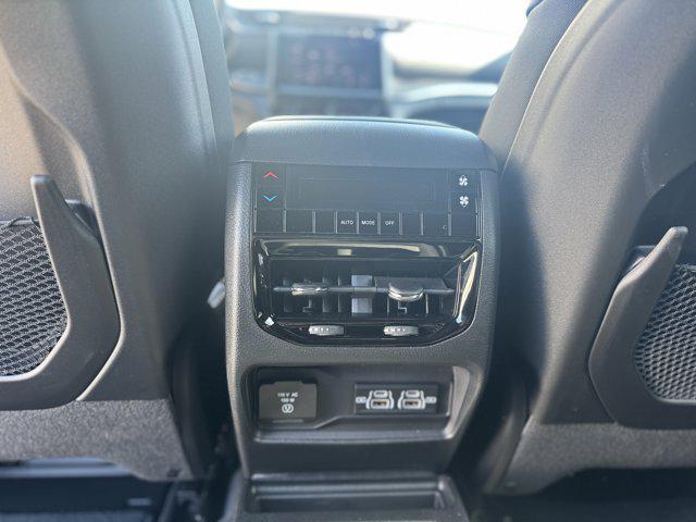 new 2025 Jeep Grand Cherokee L car