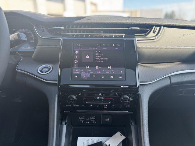 new 2025 Jeep Grand Cherokee L car