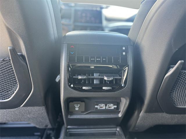 new 2025 Jeep Grand Cherokee L car