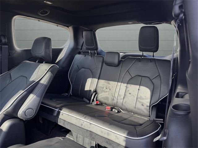 new 2025 Chrysler Pacifica Hybrid car, priced at $53,114