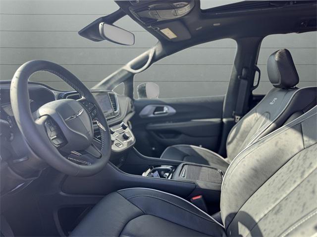 new 2025 Chrysler Pacifica Hybrid car, priced at $53,114