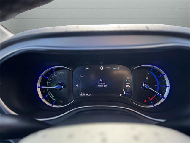 new 2025 Chrysler Pacifica Hybrid car, priced at $53,114