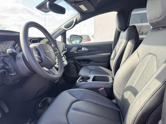 new 2025 Chrysler Pacifica car, priced at $41,872