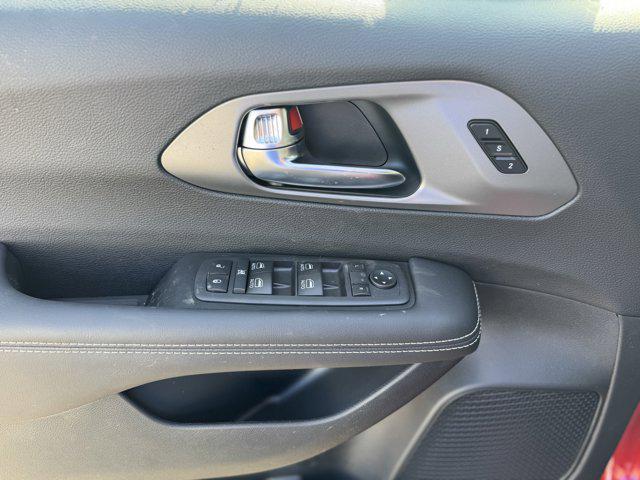 new 2025 Chrysler Pacifica car, priced at $41,872