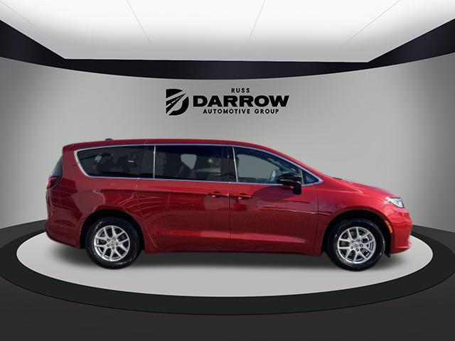 new 2025 Chrysler Pacifica car, priced at $41,872