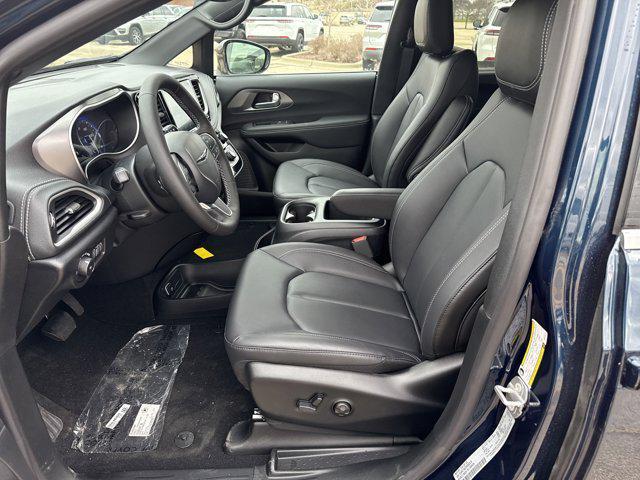 new 2025 Chrysler Pacifica car