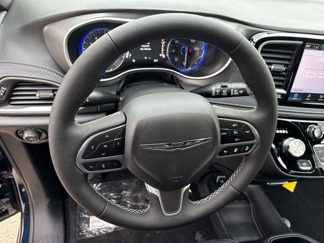 new 2025 Chrysler Pacifica car