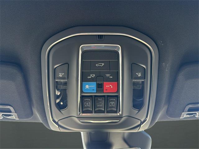 new 2025 Jeep Grand Cherokee car, priced at $57,335