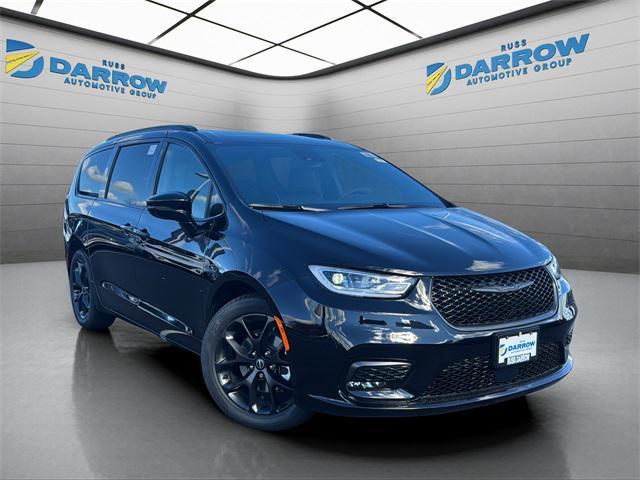new 2026 Chrysler Pacifica car, priced at $56,085