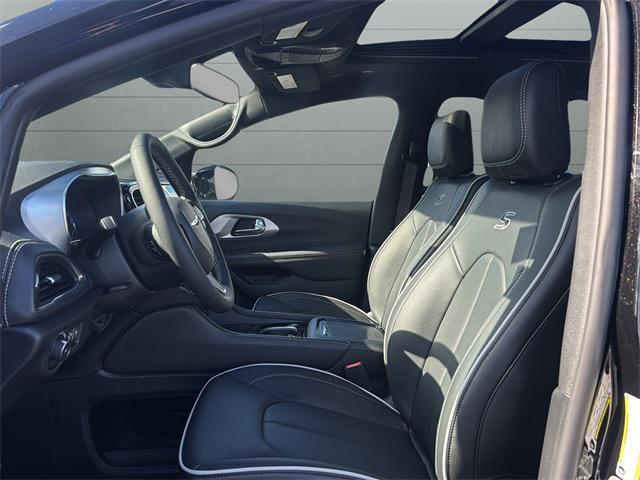 new 2026 Chrysler Pacifica car, priced at $56,085