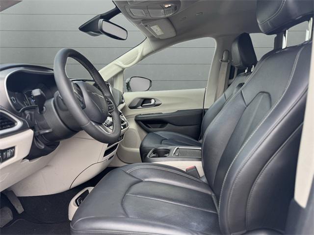 used 2024 Chrysler Pacifica Hybrid car, priced at $27,399