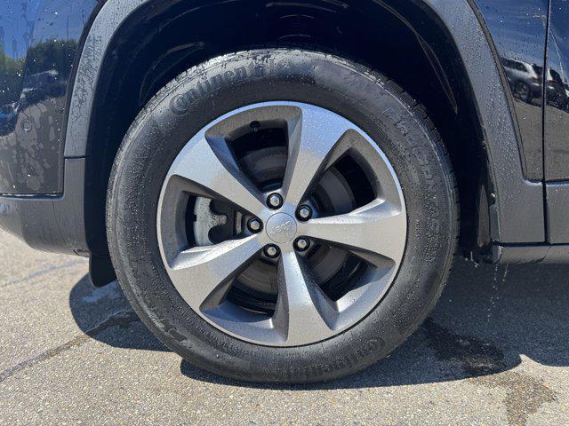 used 2021 Jeep Cherokee car, priced at $23,800