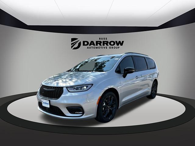 new 2024 Chrysler Pacifica car, priced at $48,278