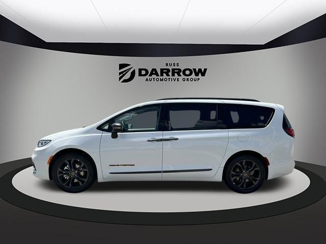 new 2024 Chrysler Pacifica car, priced at $44,269