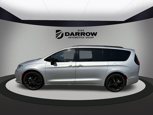 new 2024 Chrysler Pacifica car, priced at $48,278