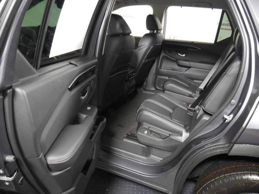 new 2025 Honda Pilot car, priced at $47,095