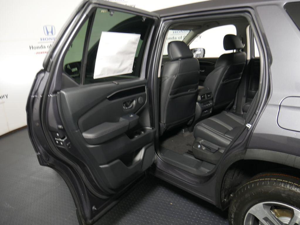 new 2025 Honda Pilot car, priced at $47,095