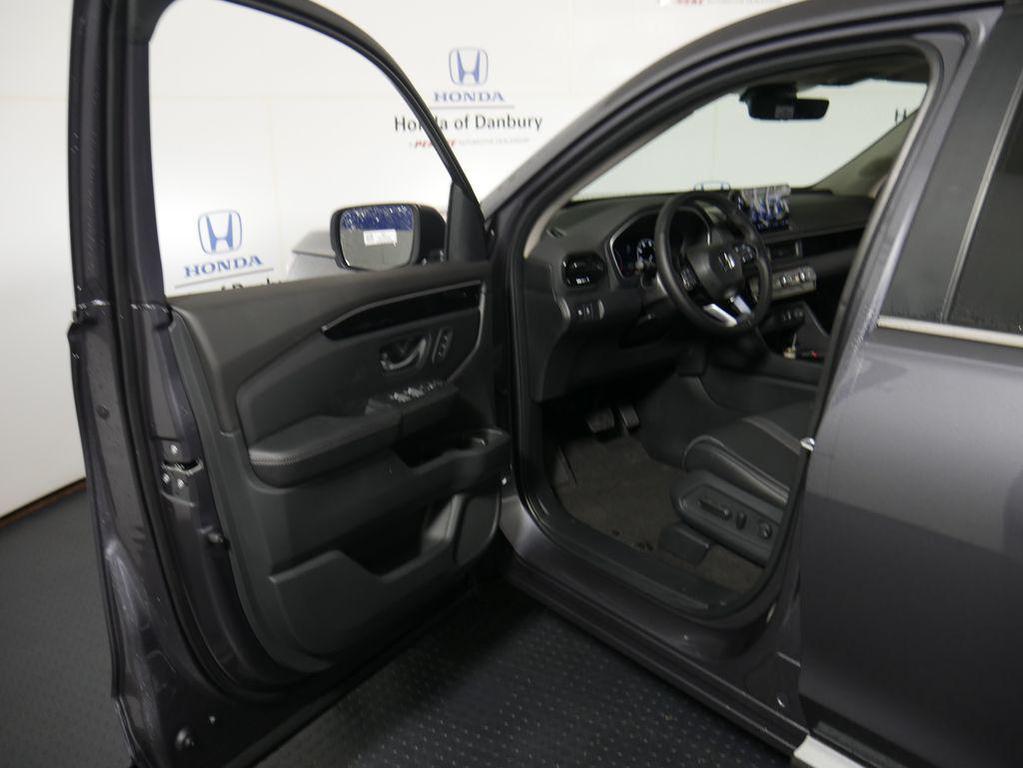 new 2025 Honda Pilot car, priced at $47,095