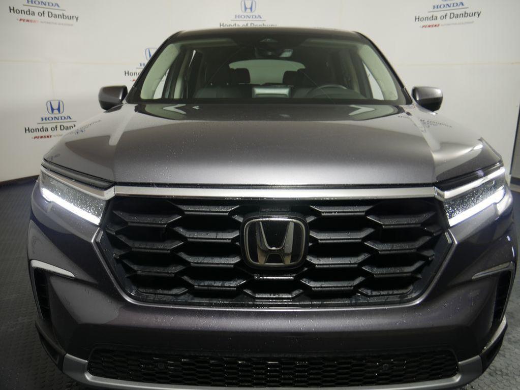 new 2025 Honda Pilot car, priced at $47,095