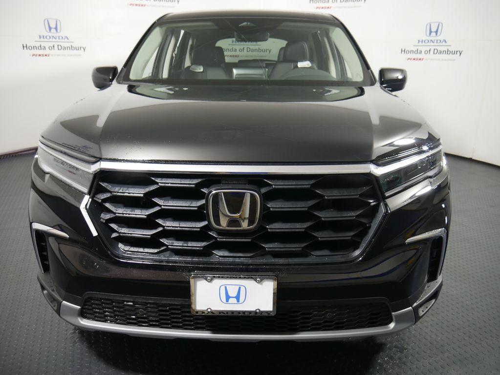 new 2025 Honda Pilot car, priced at $47,095