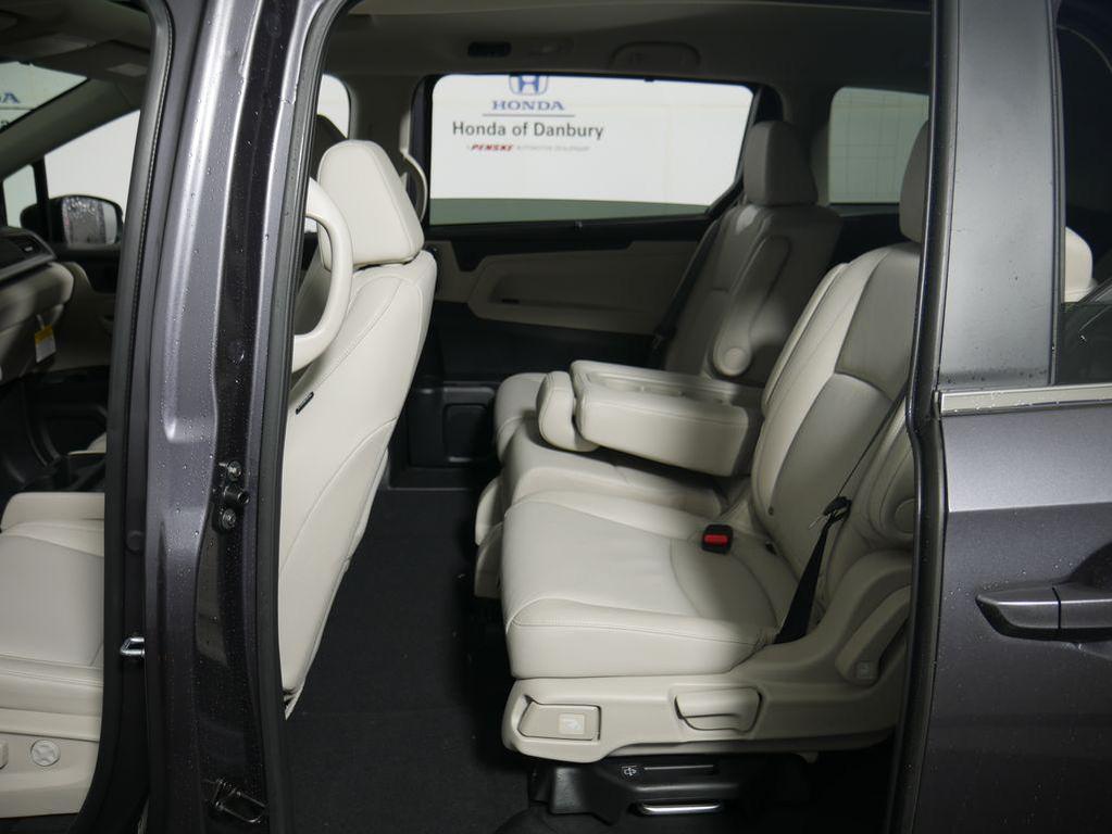 new 2026 Honda Odyssey car, priced at $45,685