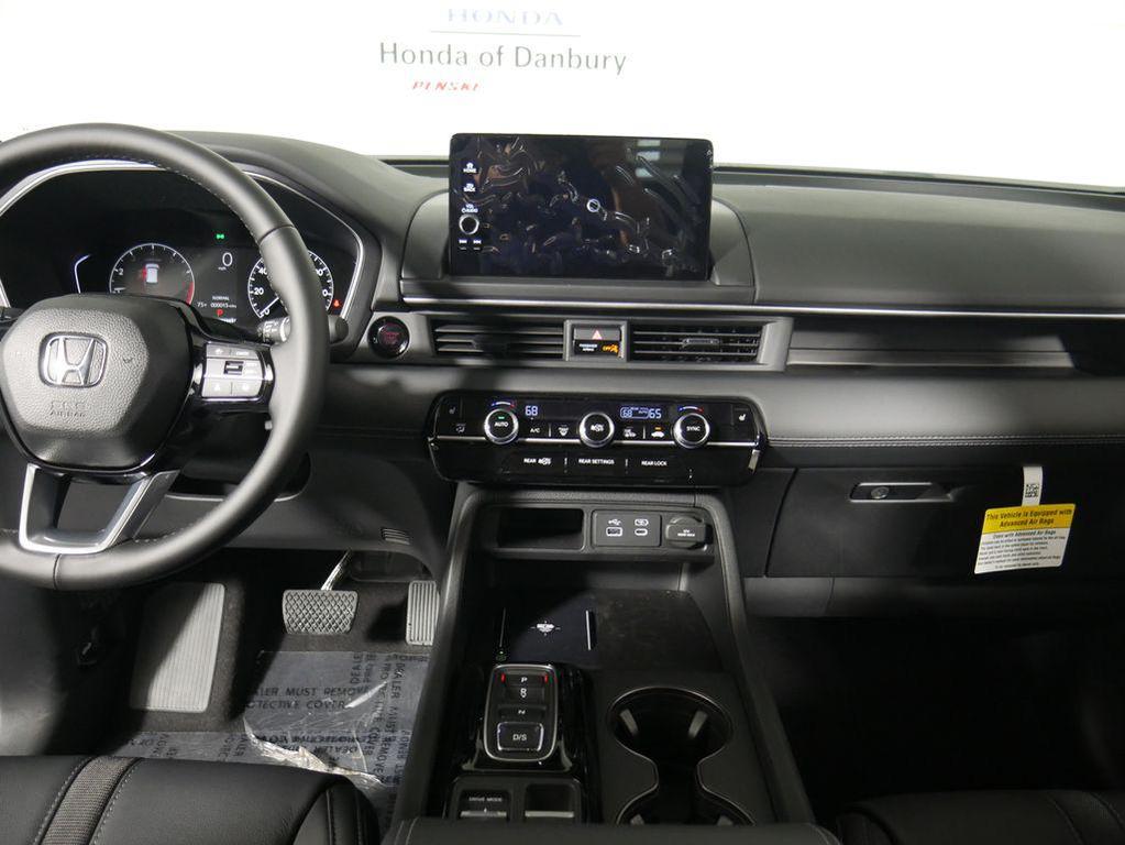 new 2025 Honda Pilot car, priced at $47,825