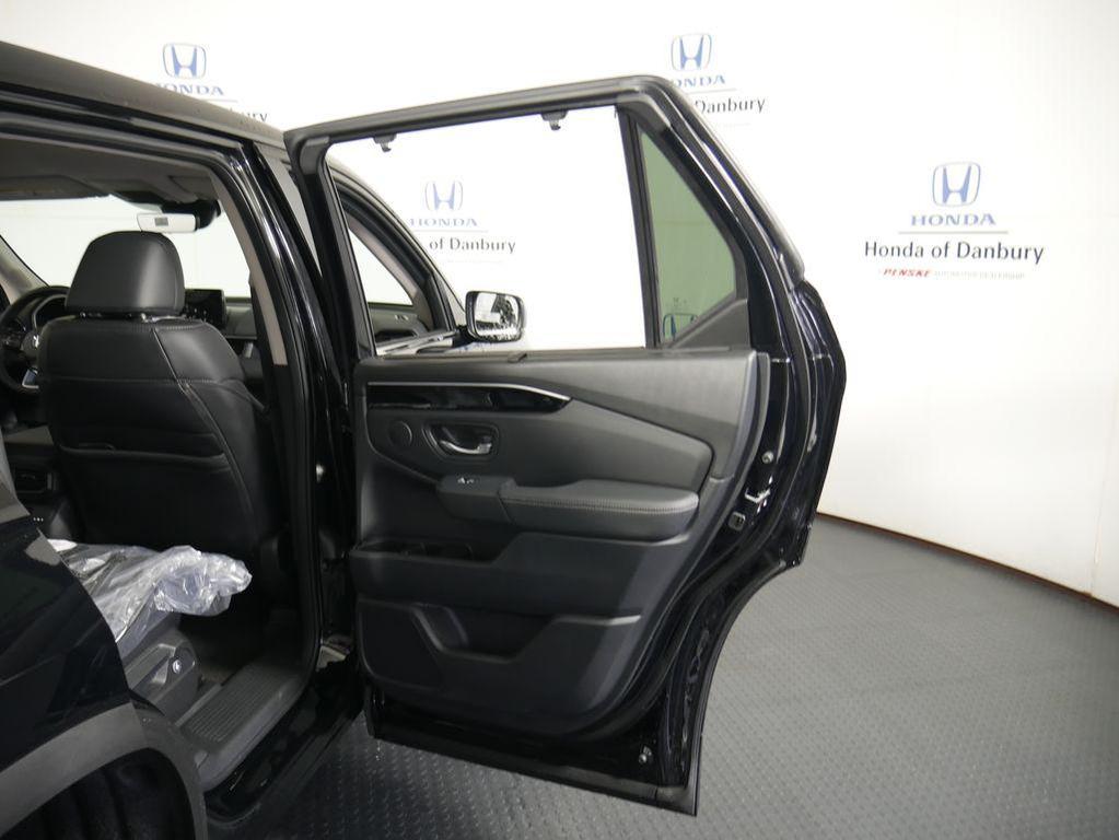 new 2025 Honda Pilot car, priced at $47,825