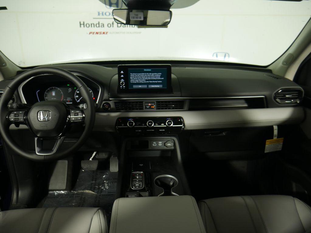 new 2025 Honda Pilot car, priced at $51,825