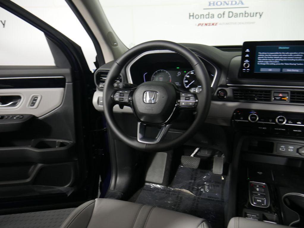 new 2025 Honda Pilot car, priced at $51,825