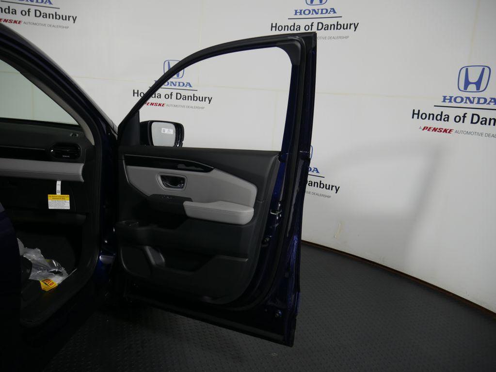 new 2025 Honda Pilot car, priced at $51,825