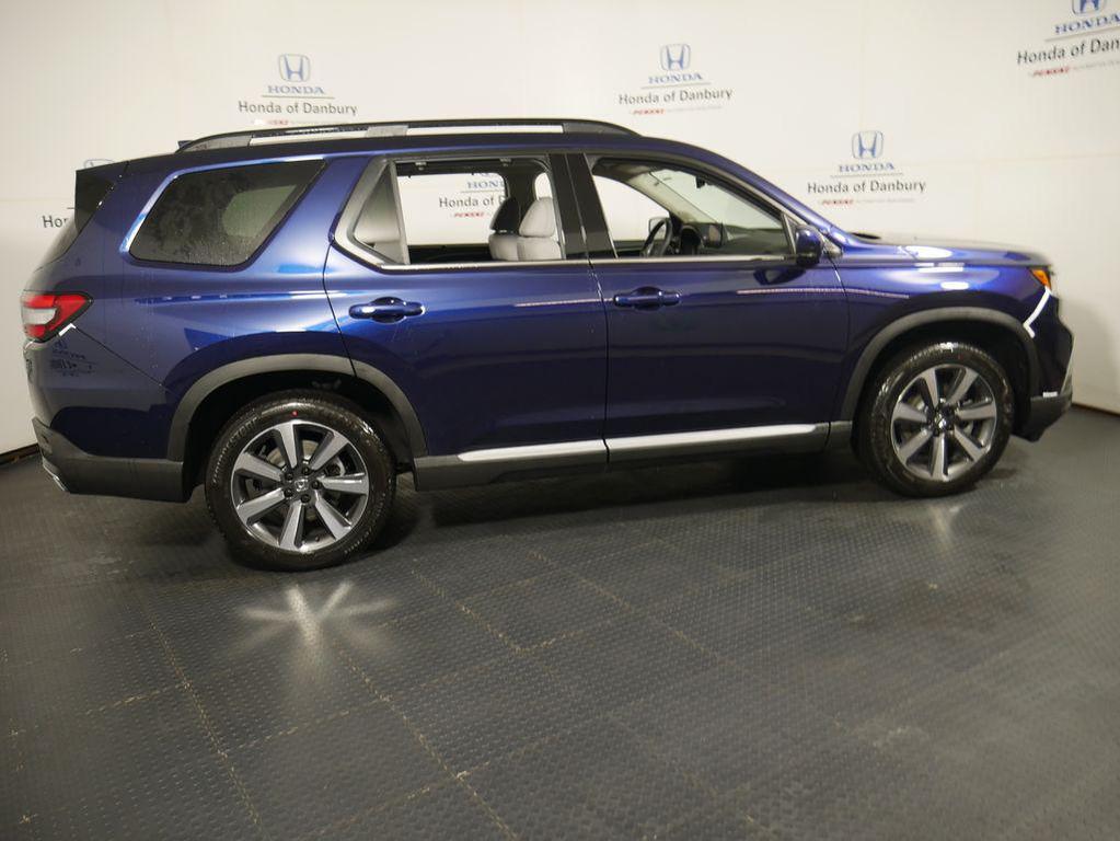 new 2025 Honda Pilot car, priced at $51,825