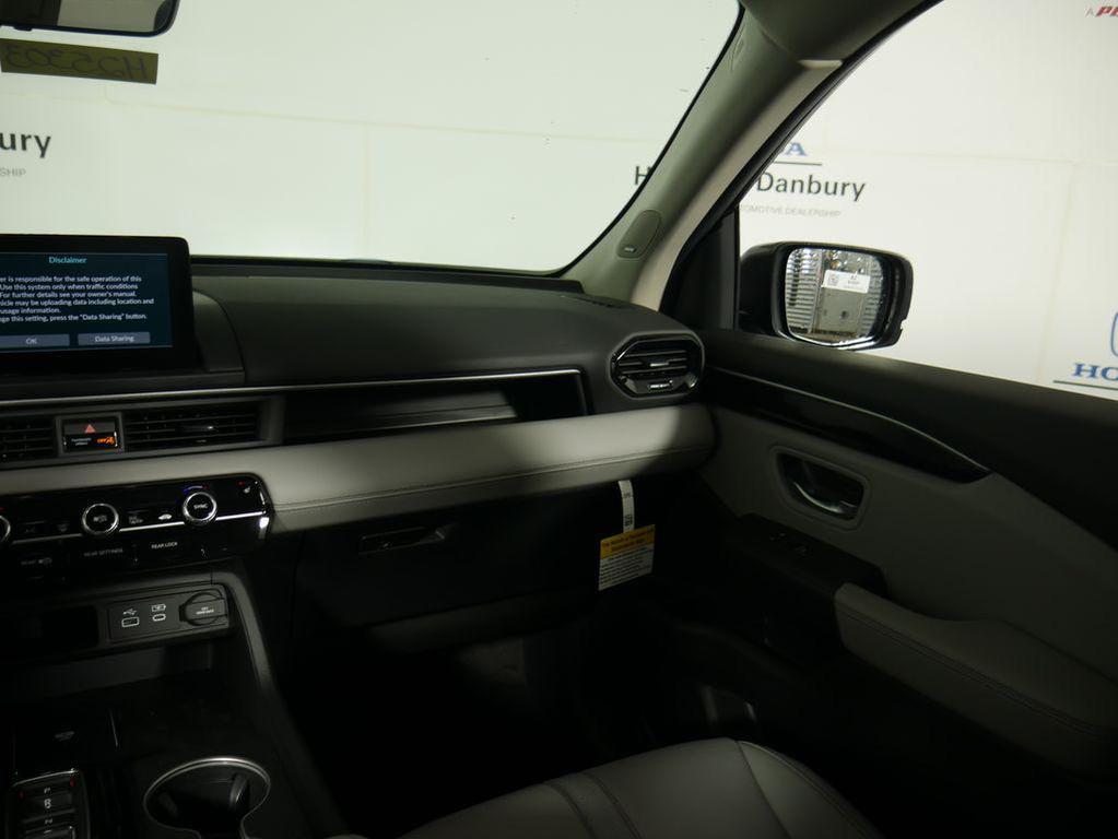 new 2025 Honda Pilot car, priced at $51,825