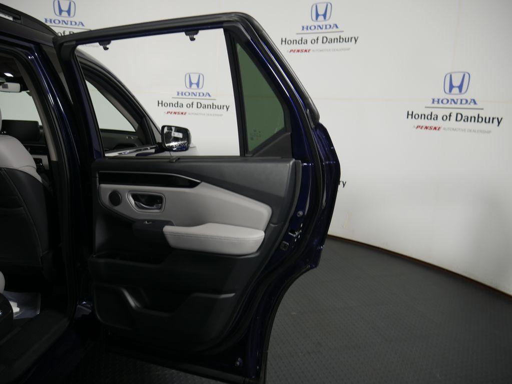new 2025 Honda Pilot car, priced at $51,825