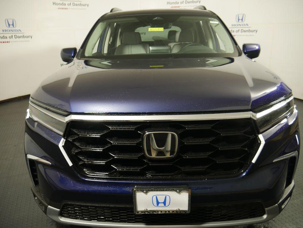 new 2025 Honda Pilot car, priced at $51,825