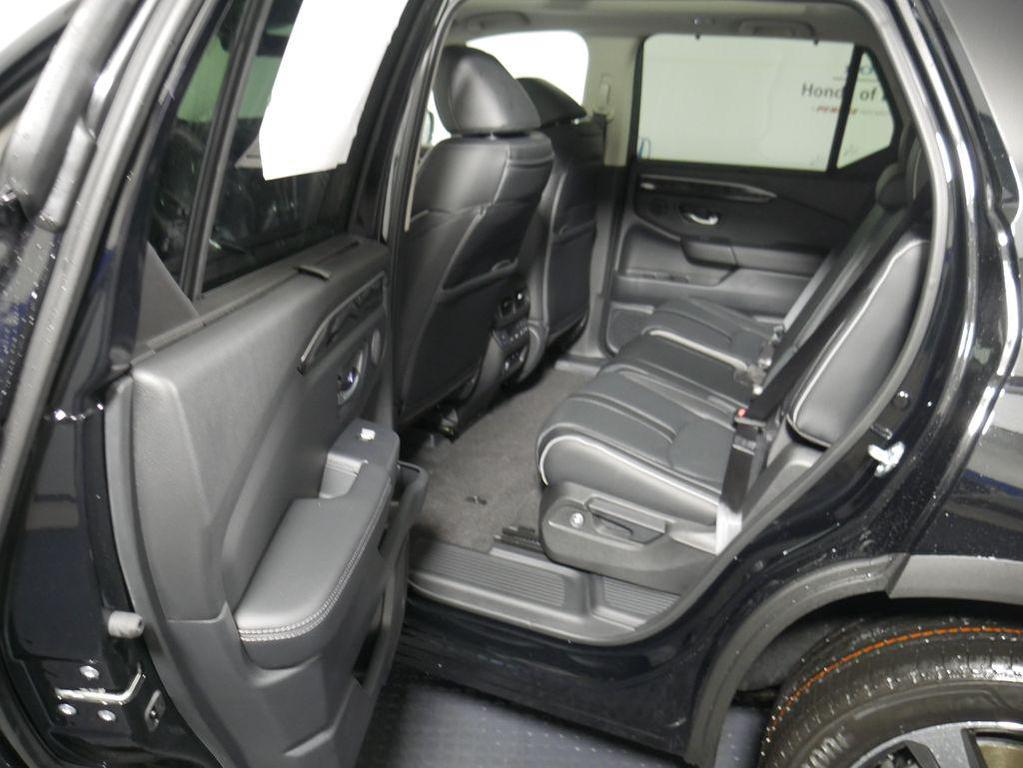 new 2025 Honda Pilot car, priced at $54,575
