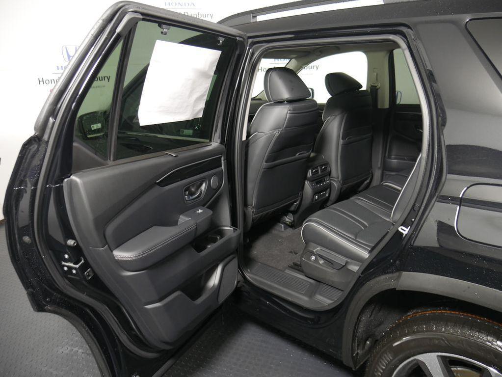 new 2025 Honda Pilot car, priced at $54,575
