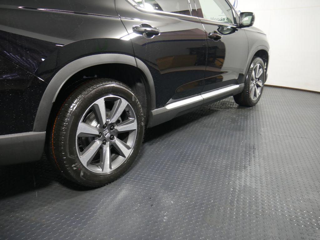 new 2025 Honda Pilot car, priced at $54,575