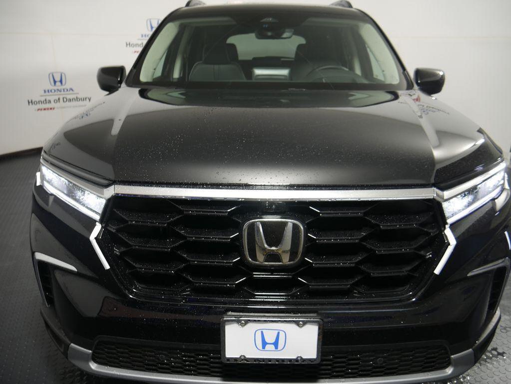 new 2025 Honda Pilot car, priced at $54,575